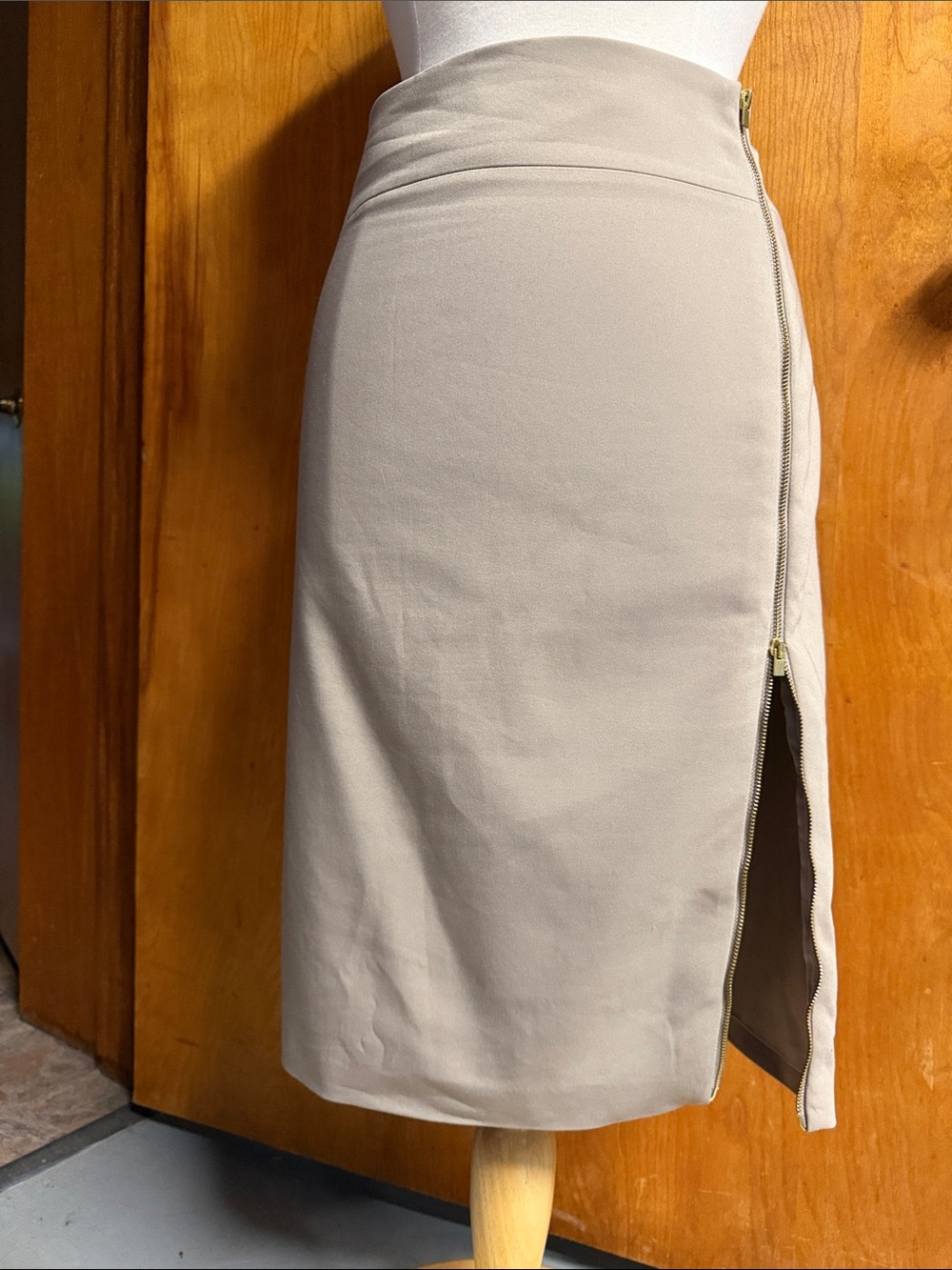 EXPRESS Greige Beige Zip-Front Pencil Skirt NWTs Gold Hardware 6